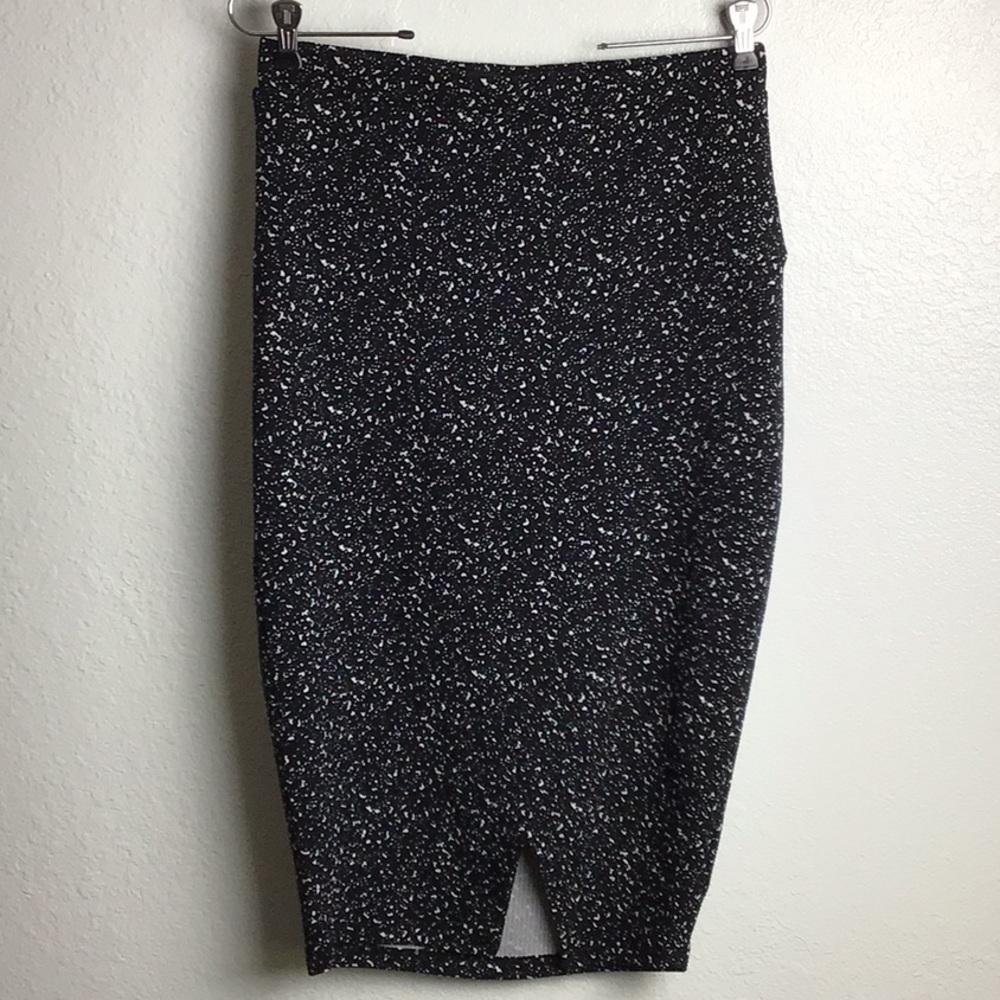 ONE 5 ONE Skirt Black with Speckled White Pattern